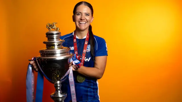 Emma Beynon of Cardiff City with the Welsh Cup.