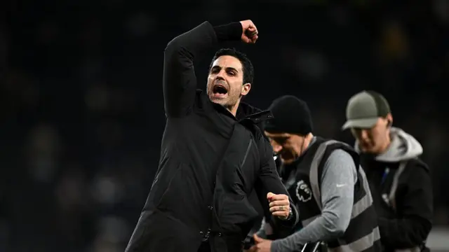 Mikel Arteta celebrates