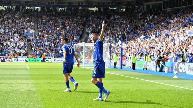 Jamie Vardy of Leicester City celebrates