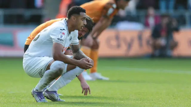 Adam Idah in action for Swansea against Hull