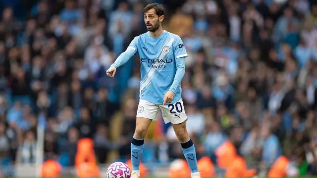 Bernardo Silva plays for Man City with the ball at his feet
