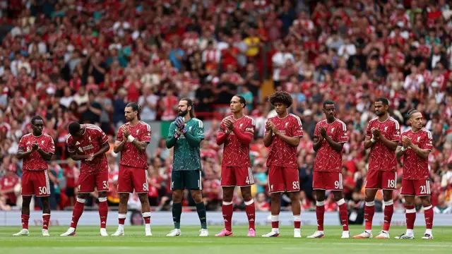 Players of Liverpool line up for a minutes' applause in tribute for former player, Kevin Keegan