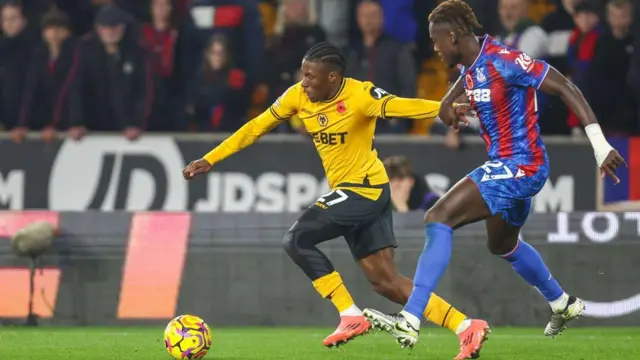 Jean-Ricner Bellegarde of Wolves holds off Trevoh Chalobah of Crystal Palace