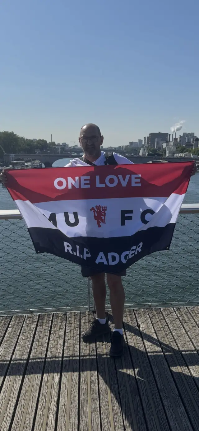United fan on his way to Bilbao