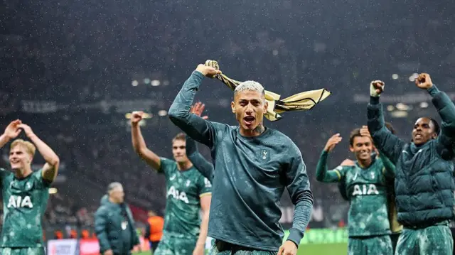 Richarlison and Tottenham players celebrate victory in Europa League