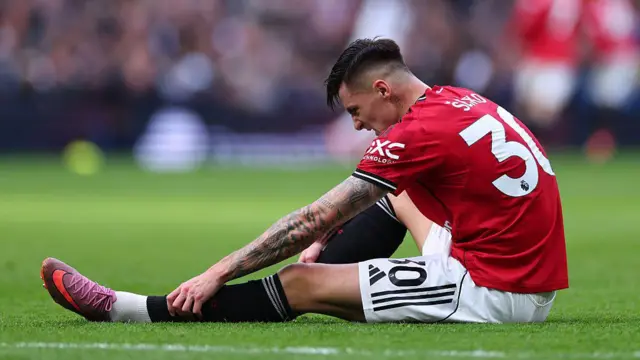 Benjamin Sesko of Manchester United reacts before leaving the game injured against Tottenham