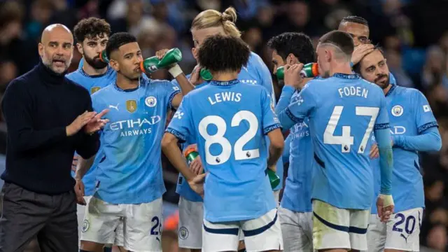 Pep Guardiola gives his players some instructions