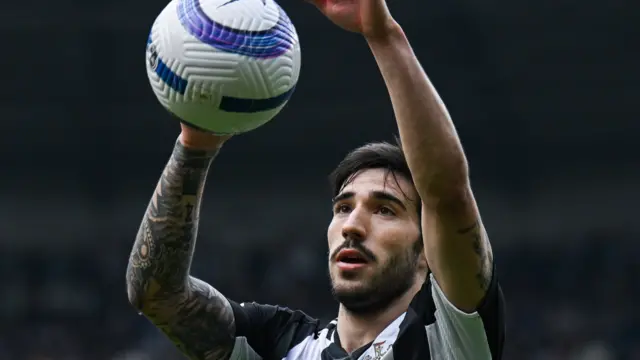 Sandro Tonali taking throw in for Newcastle