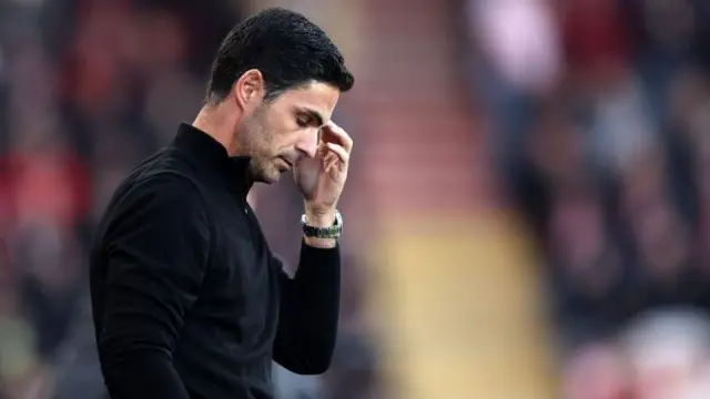 Mikel Arteta looking dejected