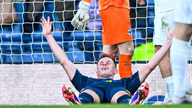 Lawrence Shankland celebrates