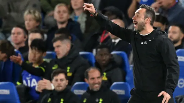 Roberto de Zerbi on the touchline