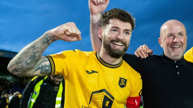 Livingston Manager David Martindale (C) celebrates with Jamie Brandon (L) 