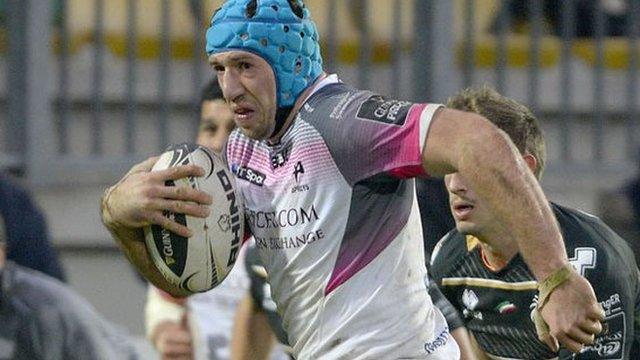 Justin Tipuric on the charge for Ospreys against Zebre