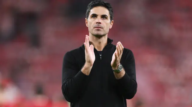 Mikel Arteta applauds