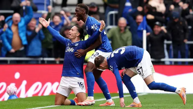 Jack Grealish and Everton players celebrate 