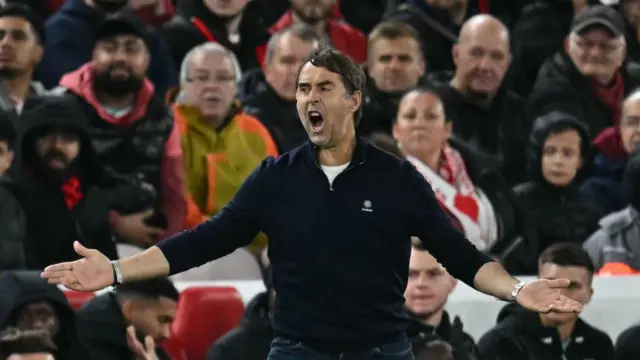 Julen Lopetegui shouts from touchline