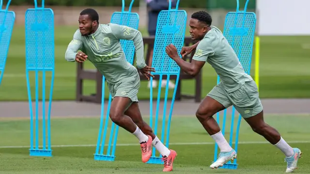 Dango Ouattara and Luis Sinisterra of Bournemouth during a training session