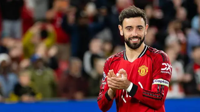 Bruno Fernandes applauding for Manchester United