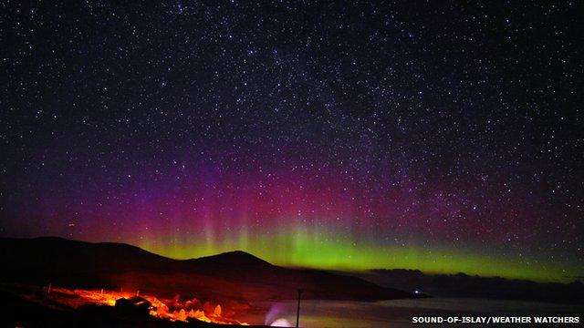 Green glow of the Northern Lights in the night sky