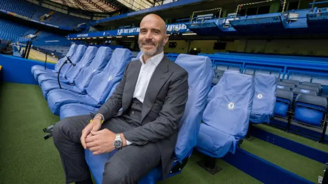 Enzo Maresca in Stamford Bridge dug out