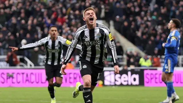 Harvey Barnes celebrating 