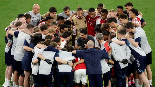 Mikel Arteta speaks with his Arsenal players as they huddle 