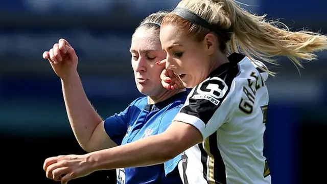 Alex Greenwood up against Everton in the Women's FA Cup