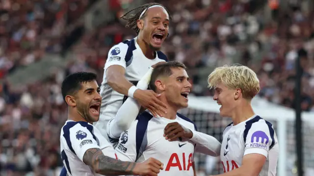 Tottenham players celebrate