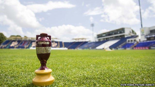 Wrn y Lludw yn Stadiwm Swalec
