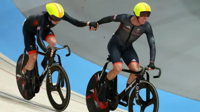 Oliver Wood and Mark Stewart of Team Great Britain take over during the Men's Madison Final on day fifteen of the Olympic Games Paris 2024 at Saint-Quentin-en-Yvelines Velodrome on August