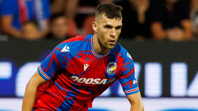 Robin Hranac in action for Viktoria Plzen against Hearts