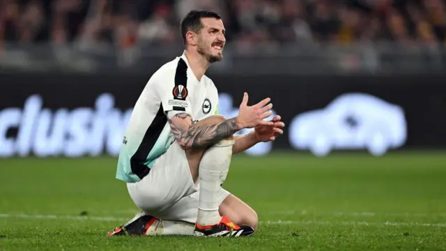 Lewis Dunk on the pitch reacts during match against Roma