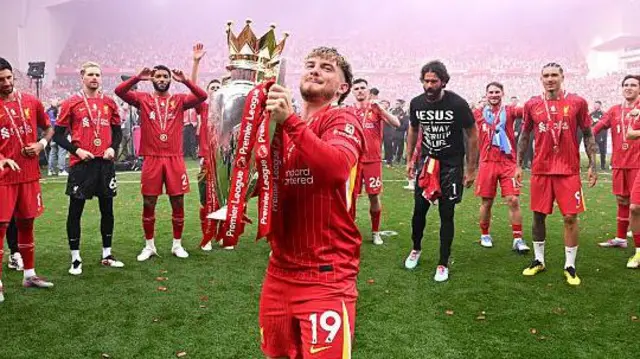 Harvey Elliott celebrating the 2024-25 Premier League title triumph with Liverpool