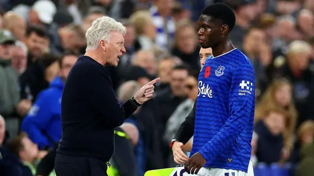 Everton manager David Moyes makes a point to Thierno Barry as he leaves the field following his substitution