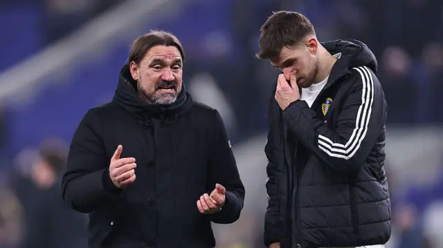 Daniel Farke speaks with Anton Stach
