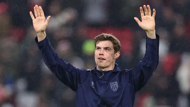 Melker Ellborg greets the Stadium of Light crowd.