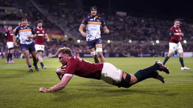 Ollie Chessum with a diving try 