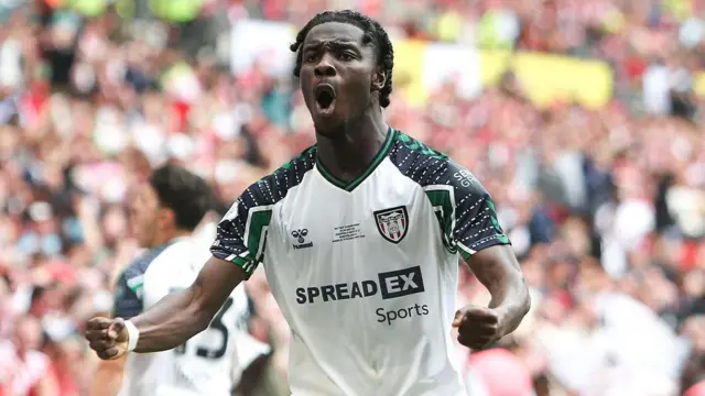 Eliezer Mayenda celebrates scoring for Sunderland