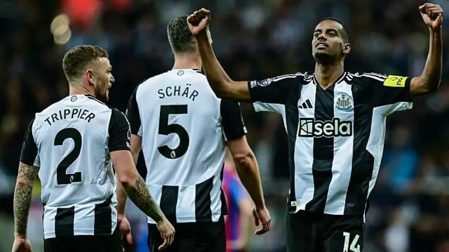 Alexander Isak of Newcastle United celebrates after scoring his side's fifth goal against Crystal Palace