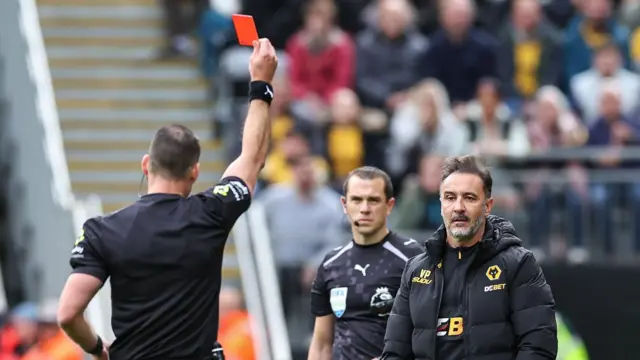 Vitor Pereira is sent off