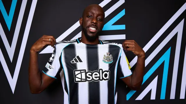 Yoane Wissa holding his shirt 