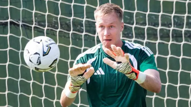 Viljami Sinisalo training with Celtic