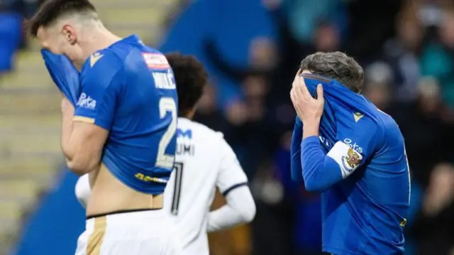 St Johnstone players look dejected against Dundee