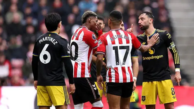 Bruno Fernandes of Manchester United clashes with Nilson Angulo of Sunderland 