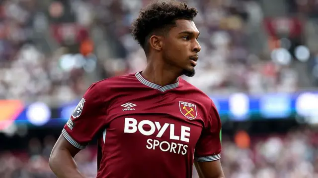 Luis Guilherme playing for West Ham