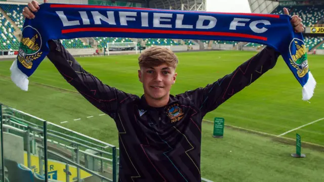 Sean Brown signing for Linfield