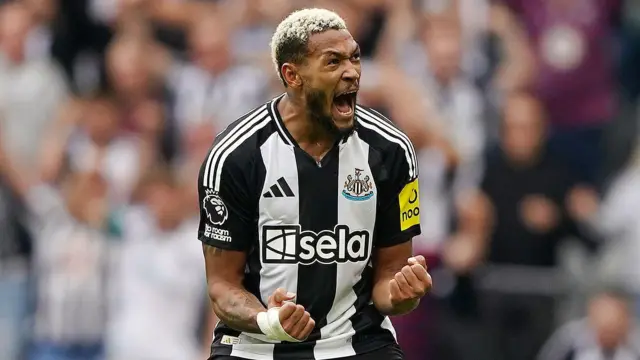 Joelinton celebrates scoring for Newcastle against Southampton