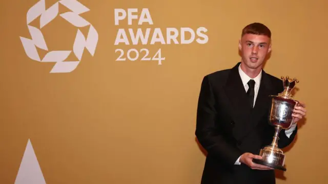 Cole Palmer poses with the Men's PFA Young Player of the Year award