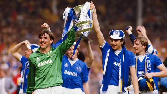 Graeme Sharp with 1984 FA Cup