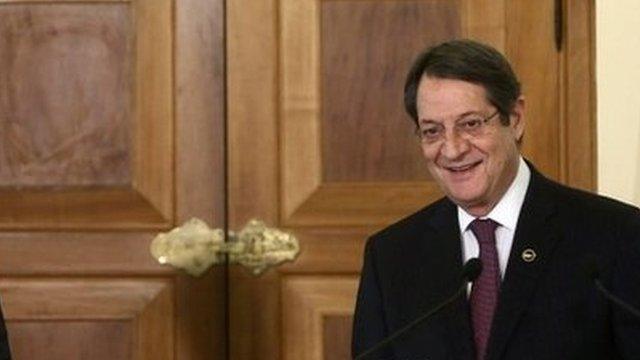 Cypriot President Nicos Anastasiades (R) and European Parliament President Martin Schulz holding a press conference after a meeting in the capital Nicosia.